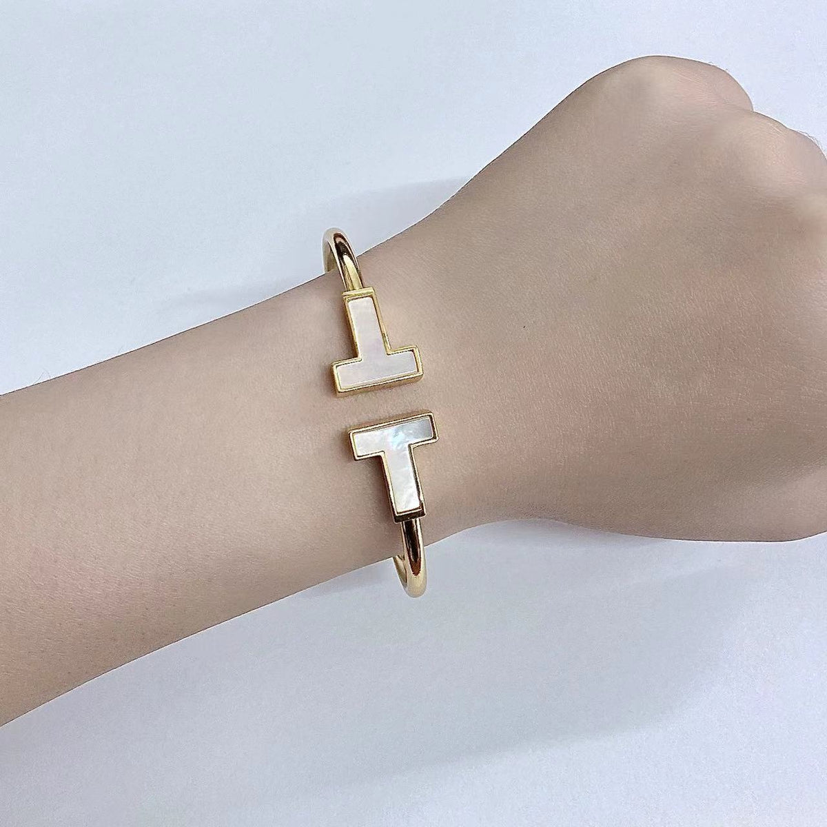 [Eterna Jewels]T WIDE MOP OPEN BRACELET