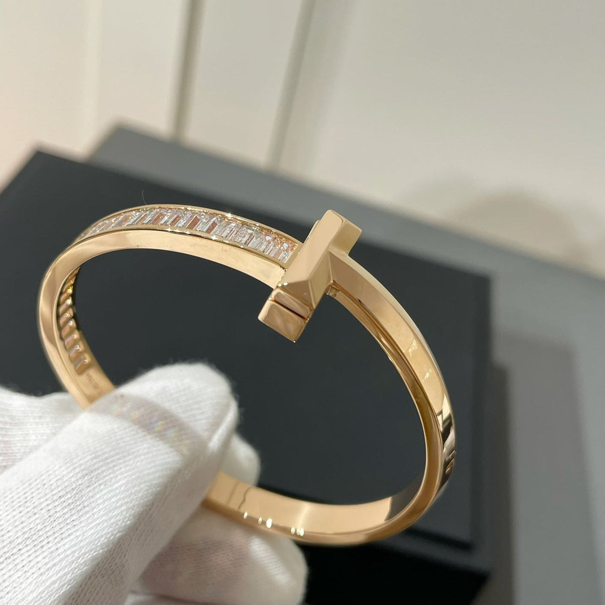 [Eterna Jewels]WIDE HINGED BANGLE PINK GOLD WITH BAGUETTE DIAMONDS