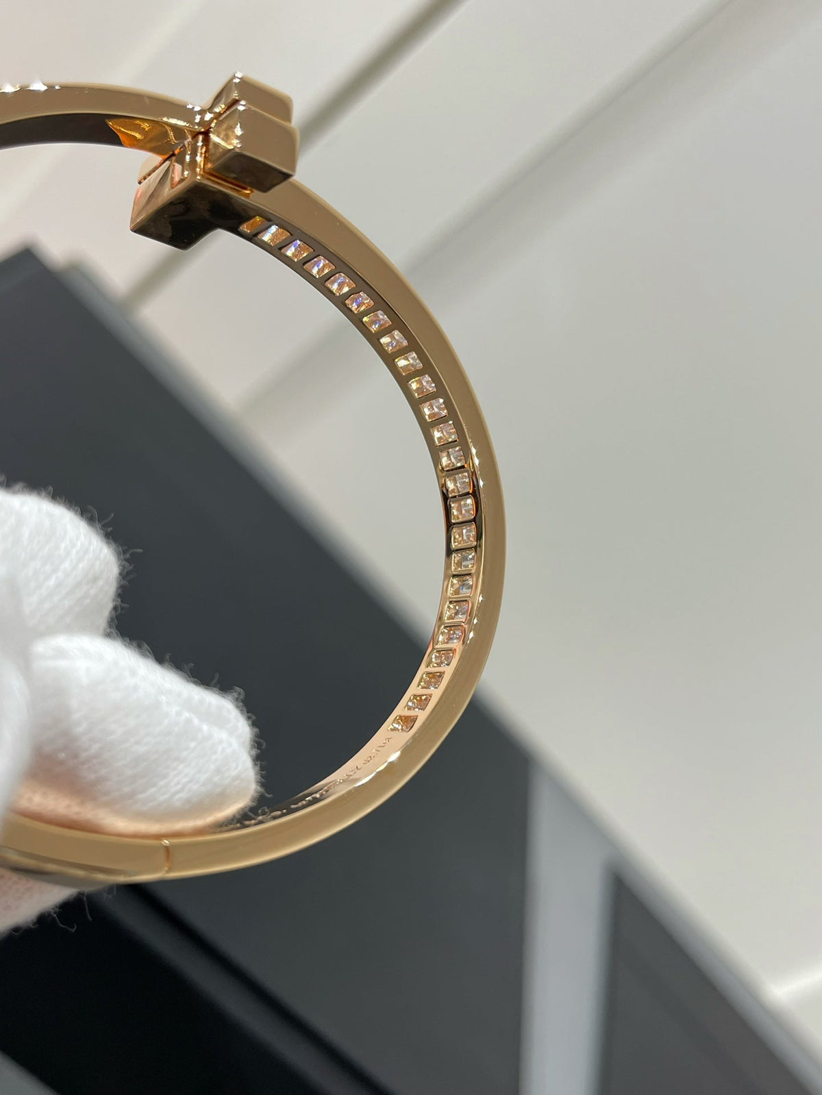 [Eterna Jewels]WIDE HINGED BANGLE PINK GOLD WITH BAGUETTE DIAMONDS