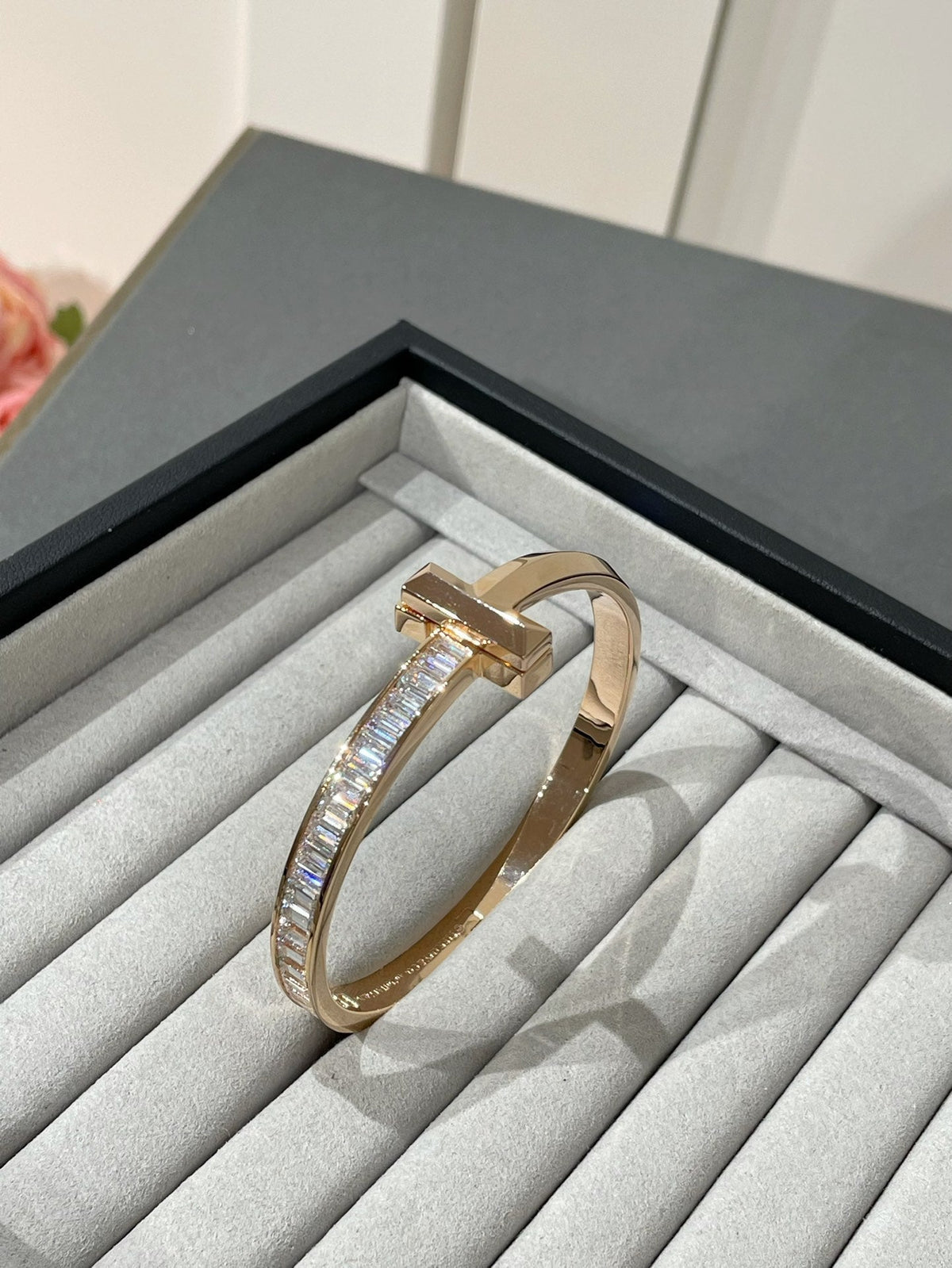 [Eterna Jewels]WIDE HINGED BANGLE PINK GOLD WITH BAGUETTE DIAMONDS